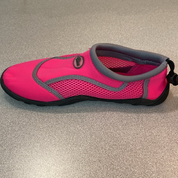 Kauai - hot pink water shoes. Size 8 - Picture 7 of 10